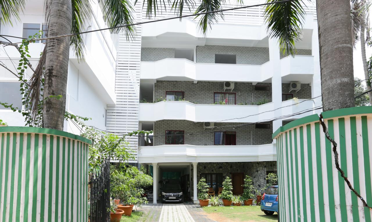 Hotel Heaven Gardens Kochi Exterior foto