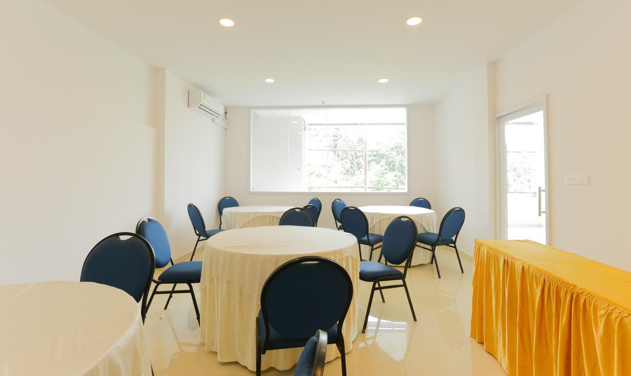 Hotel Heaven Gardens Kochi Exterior foto