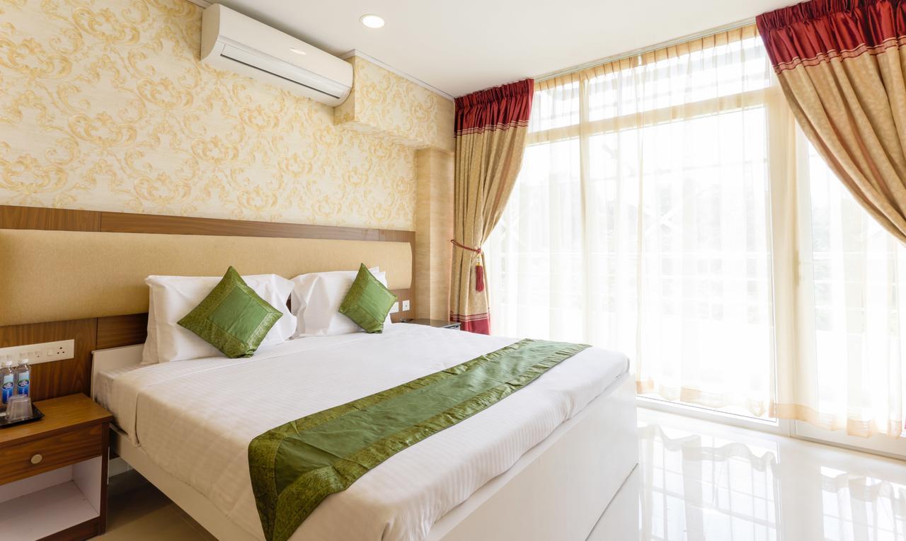 Hotel Heaven Gardens Kochi Exterior foto